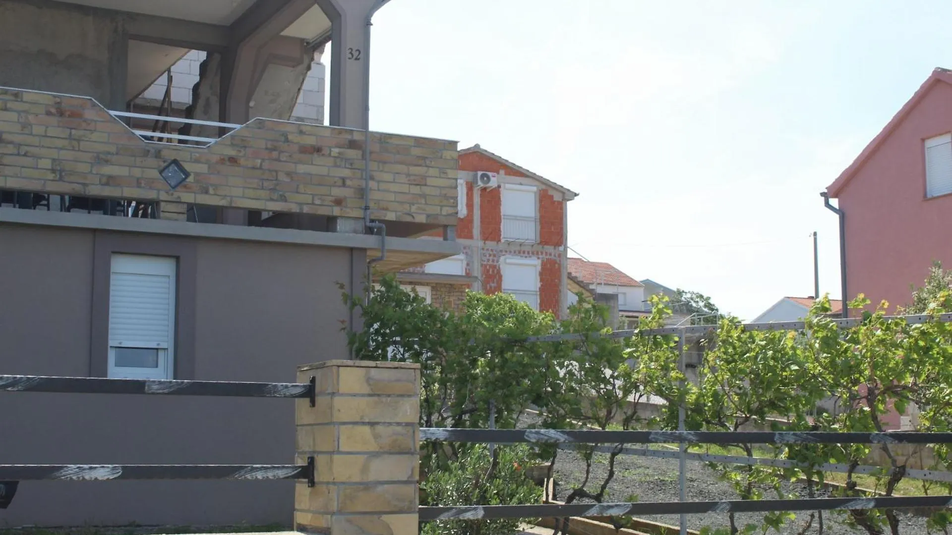 Obiteljski Apartman Milo Gornji Karin 0*,  Croatia